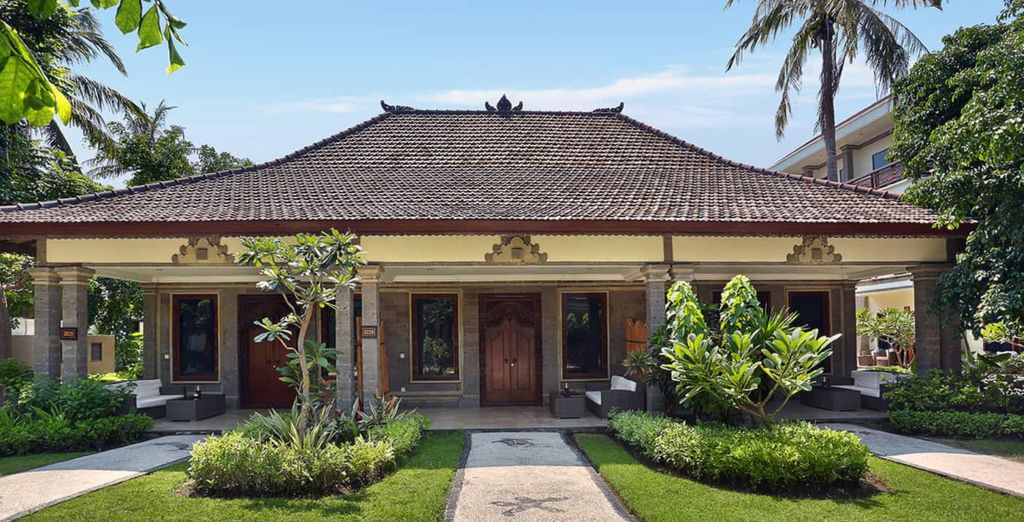 FuramaXclusive Resort & Villas 4*, Ombak Sunset 4* e Cross Bali Breakers 5*