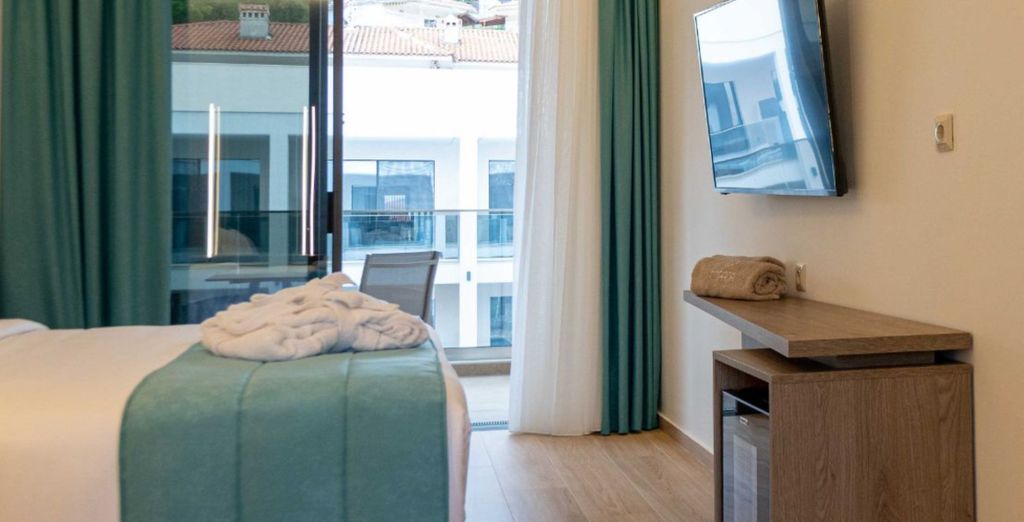 Mirror Hotel 4*