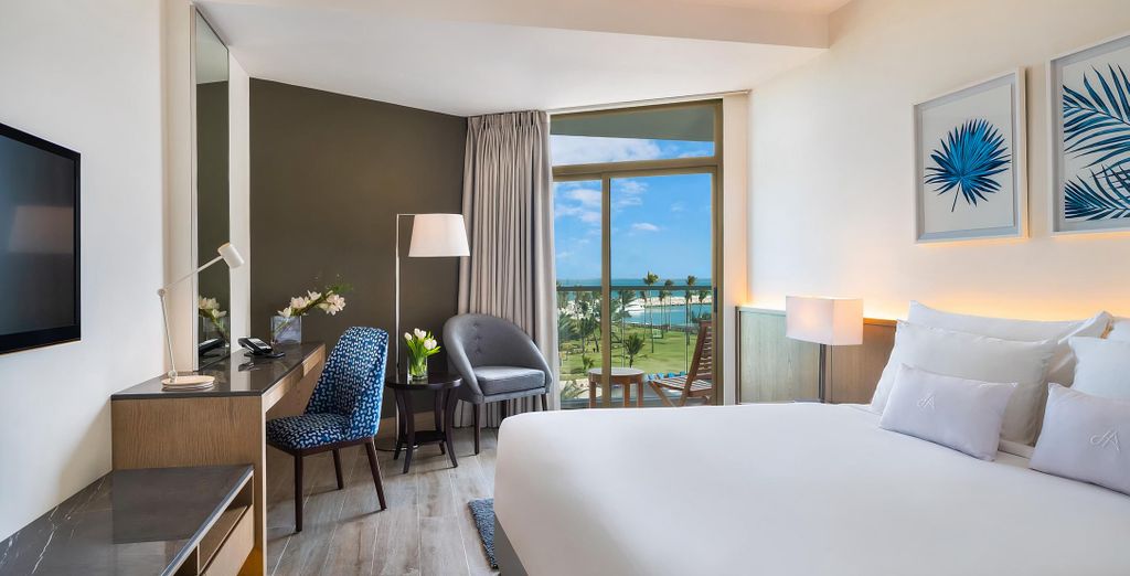 JA Beach Hotel 5*