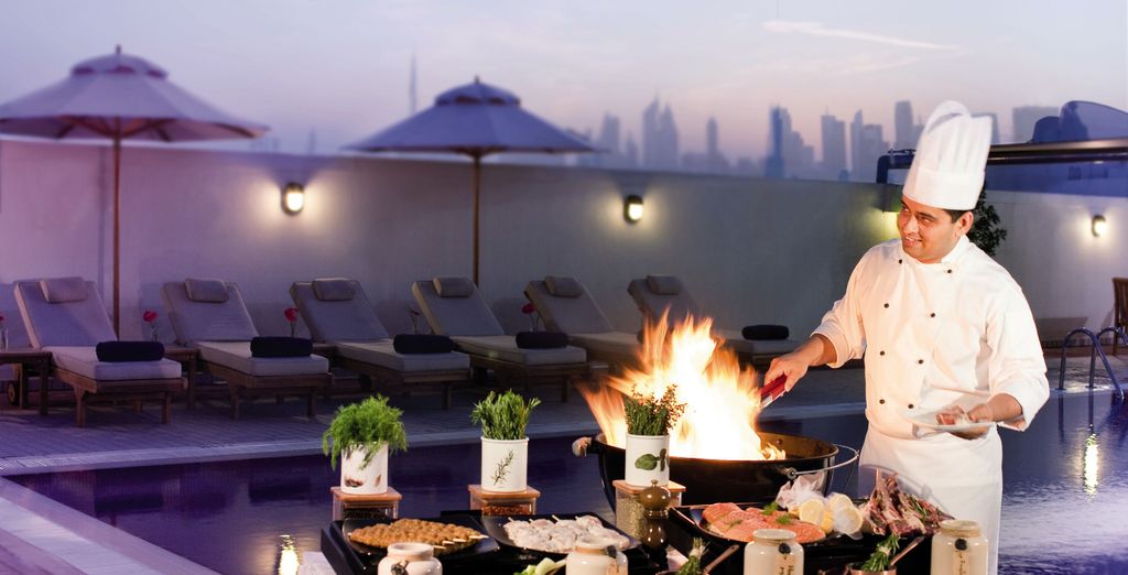 Mövenpick Hotel & Apartments Bur Dubai 5*
