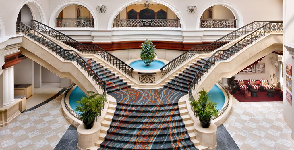 Mövenpick Hotel & Apartments Bur Dubai 5* e Al Raha Beach Hotel 5*