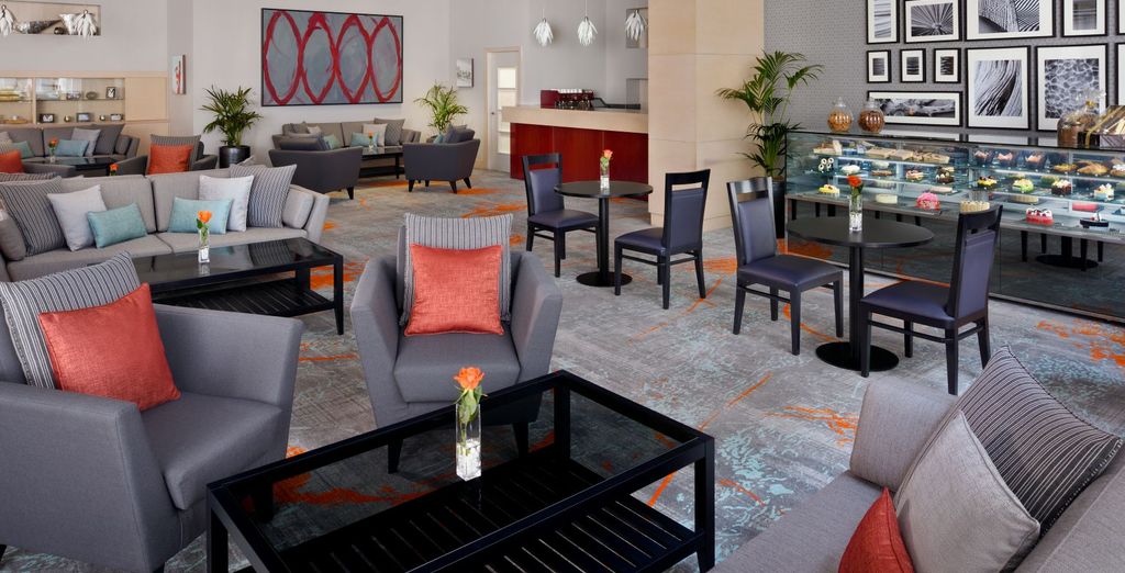 Mövenpick Hotel & Apartments Bur Dubai 5*