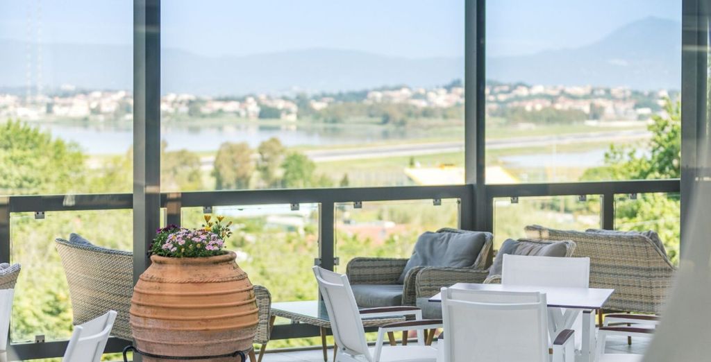 Ariti Grand Hotel 4*