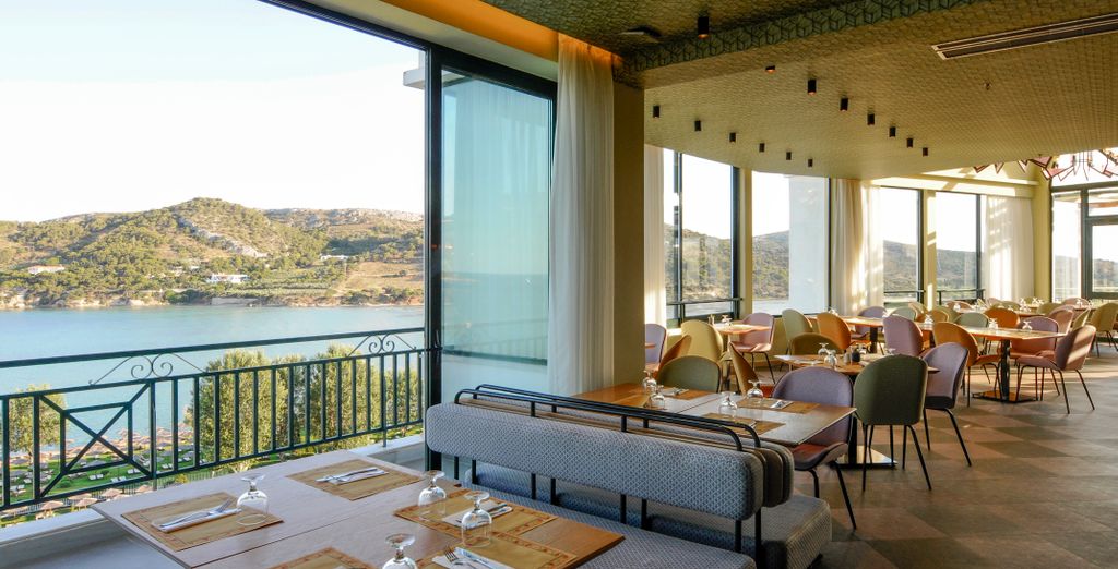 Dolce Attica Riviera 5*