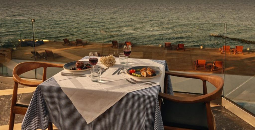 Cavo Orient Beach Hotel & Suites 4*