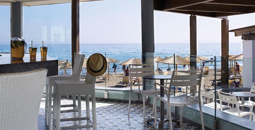 Atlantica Akti Zeus Hotel 4*