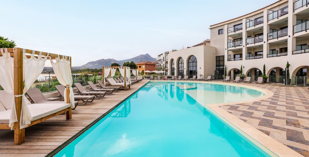 Résidence Dolce Paese in Algajola met vluchten of ferries