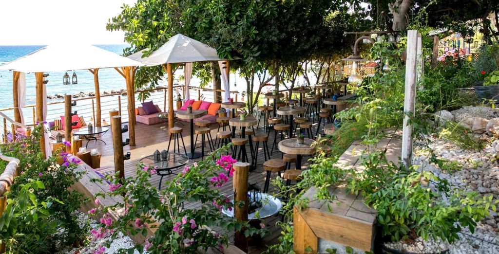 Golden Coast Beach Hotel 4*