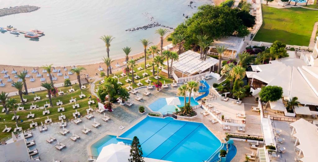 Golden Coast Beach Hotel 4*