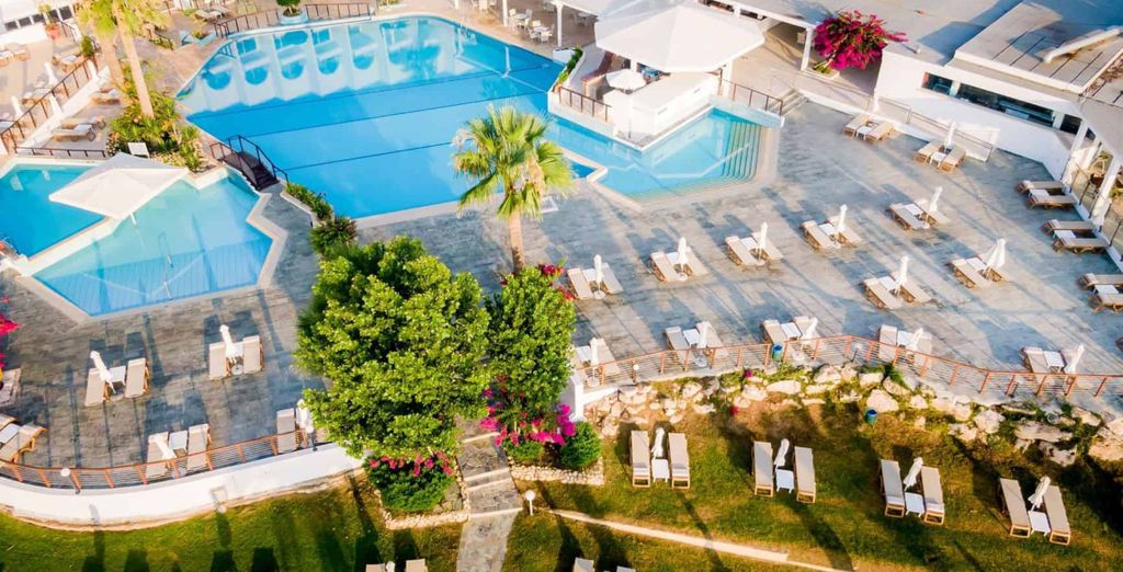 Golden Coast Beach Hotel 4*