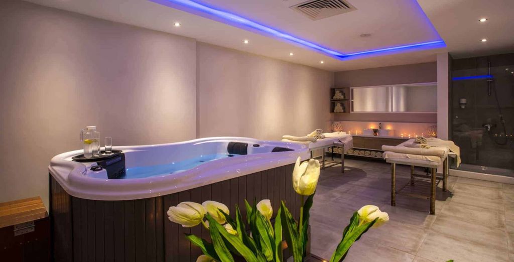 Golden Coast Beach Hotel 4*