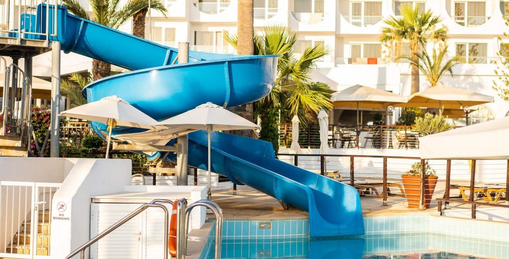Golden Coast Beach Hotel 4*
