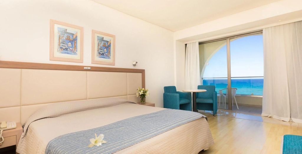 Golden Coast Beach Hotel 4*