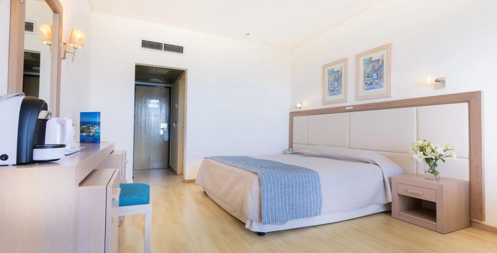 Golden Coast Beach Hotel 4*