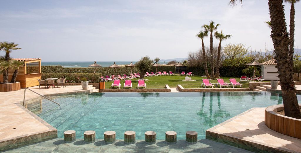 Grand Hôtel Les Flamants Roses 4*