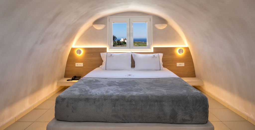 Aelia Luxury Suites 5*