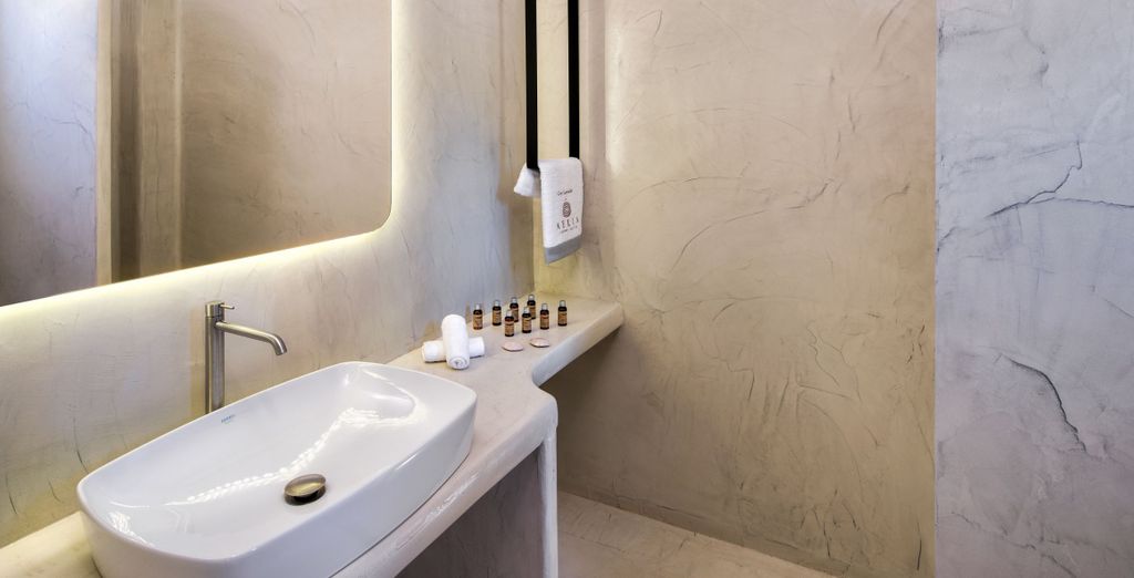 Aelia Luxury Suites 5*