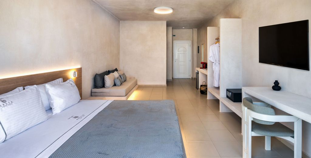 Aelia Luxury Suites 5*