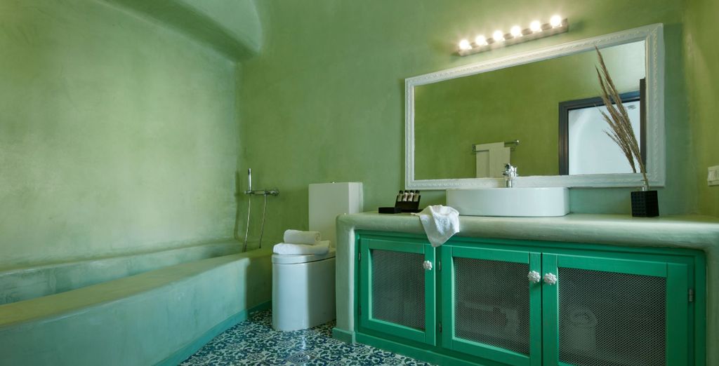 Luna Santorini Suites and Villas