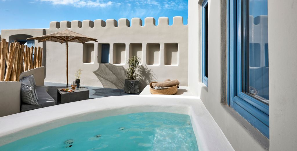 Luna Santorini Suites and Villas