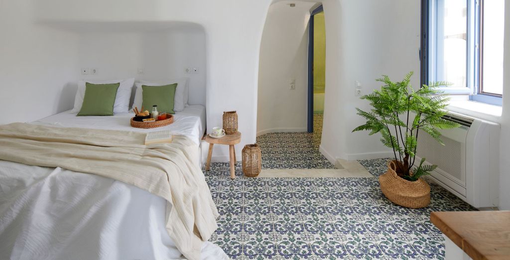 Luna Santorini Suites and Villas