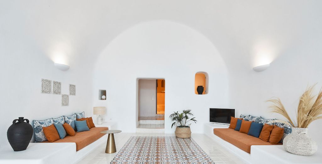 Luna Santorini Suites and Villas