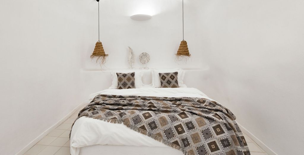 Luna Santorini Suites and Villas