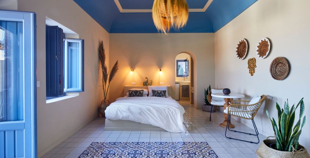 Luna Santorini Suites and Villas