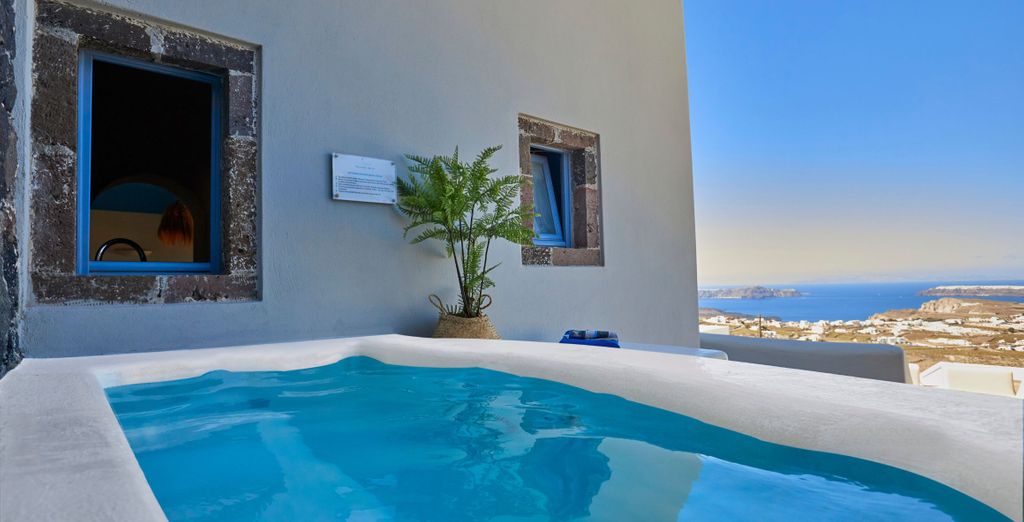 Luna Santorini Suites and Villas