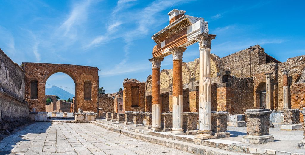 3, 4, 5, 7-Night Tour of Pompei, Vesuvio & Sorrento