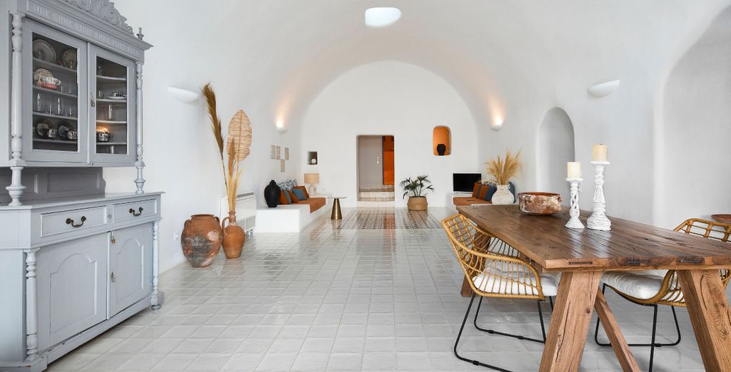 Luna Santorini Suites and Villas