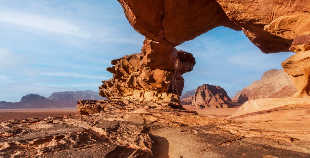 Tour di gruppo tra meravigliose rovine e deserto 