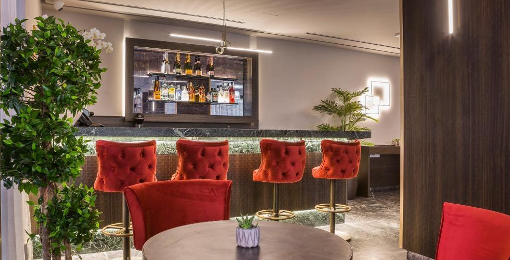 Royalty Hotel Athens 4* e BVS Bosphorus Hotel Pera 4*