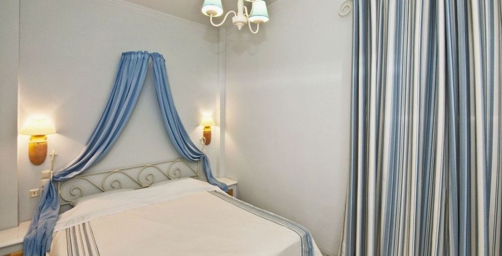 Tour di  5, 6, 8 o 10 tra Atene e Santorini