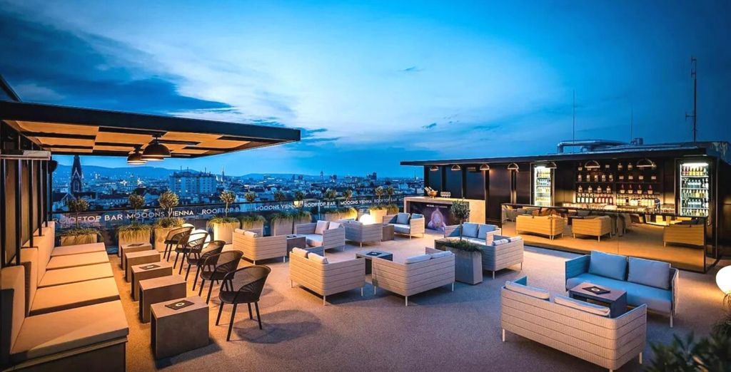 MOOONS Vienna 4*