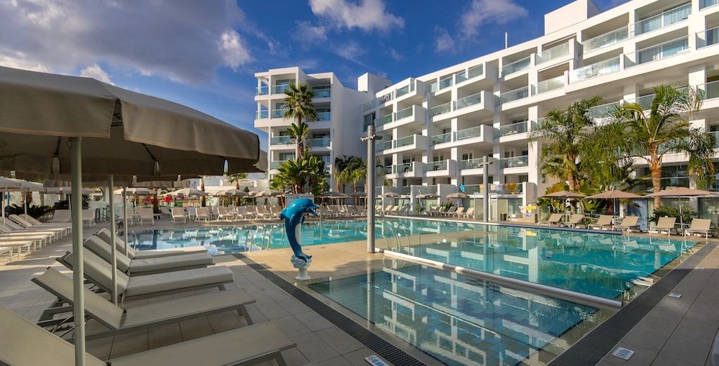 Limanaki Beach Hotel & Suites 4*