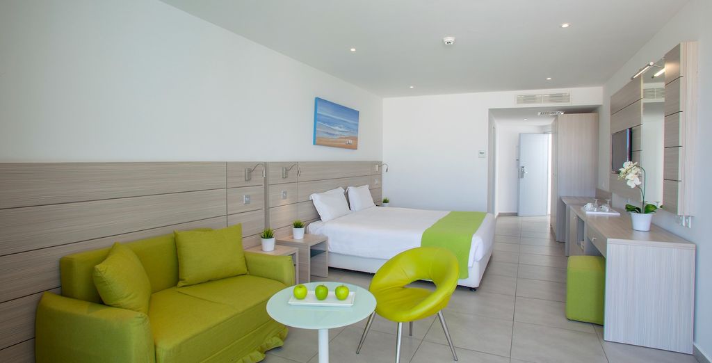 Limanaki Beach Hotel & Suites 4*