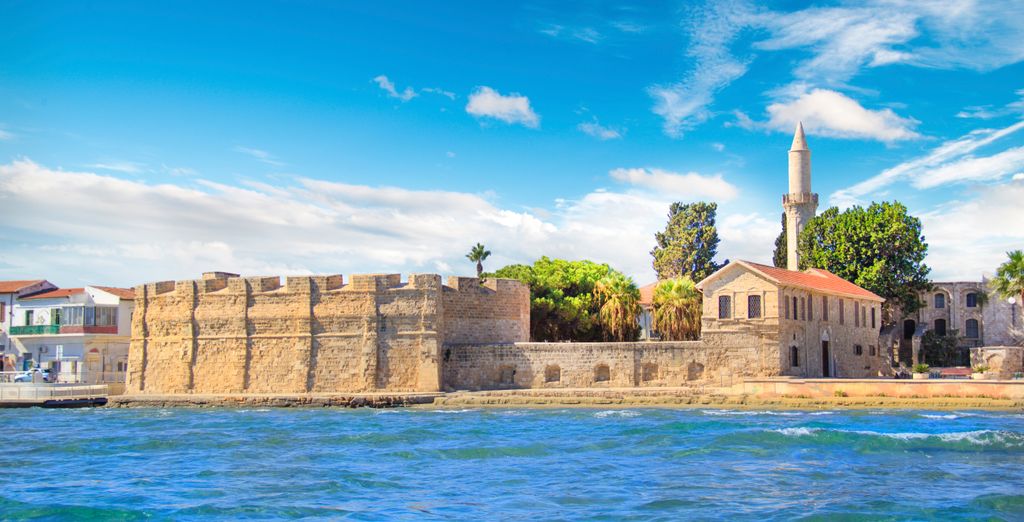 Autotour: Terra di antiche leggende e fascino mediterraneo