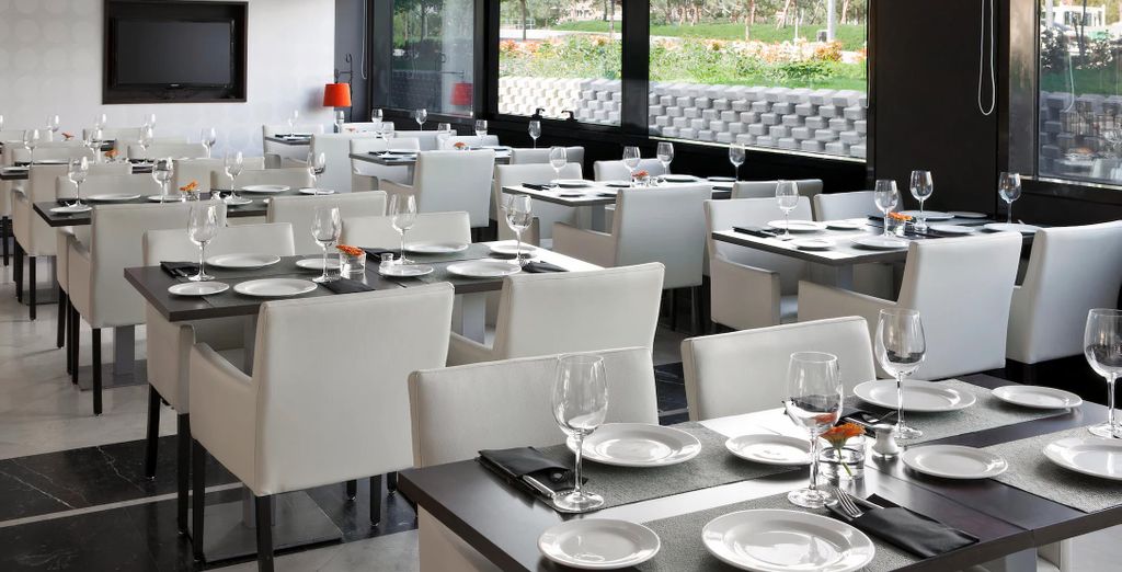 NH Madrid Ribera del Manzanares 4*