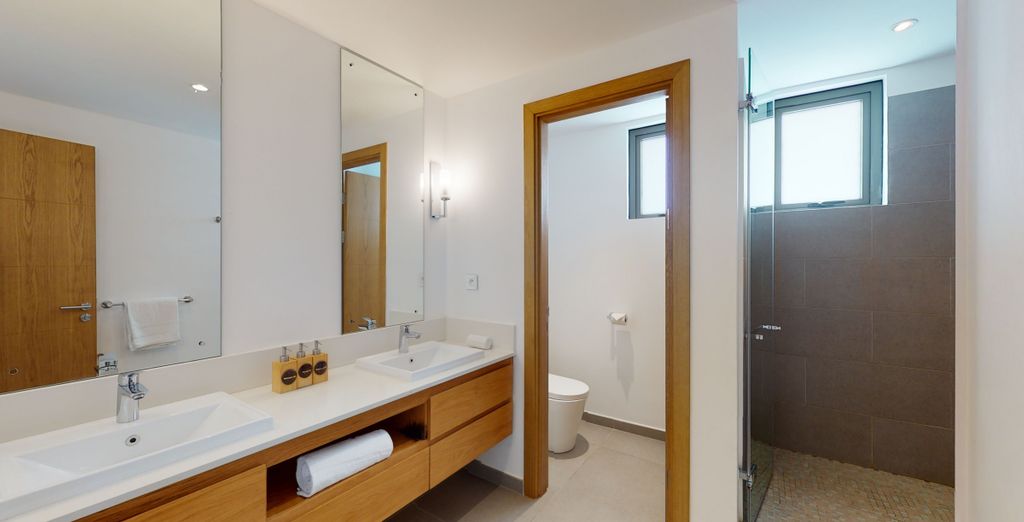 Mythic Suites & Villas 5*