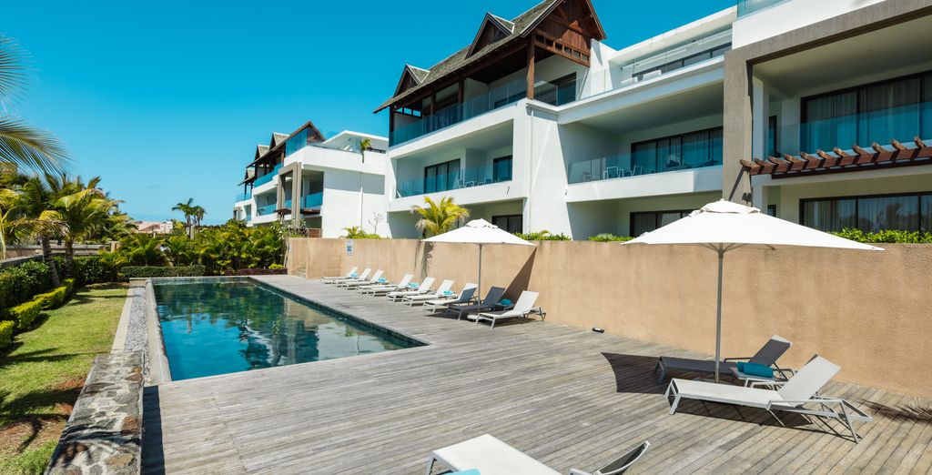 Mythic Suites & Villas 5*