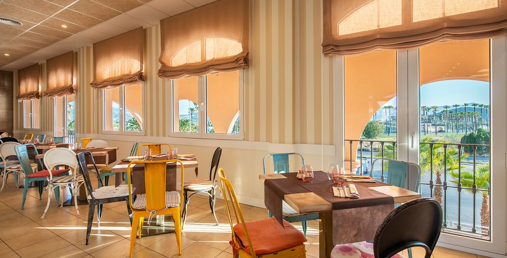 Oliva Nova Beach & Golf Resort 4*