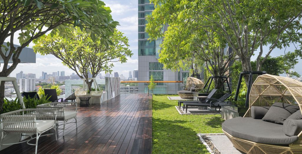 Rawai Palm Beach Resort 4*, Paradise KohYao Resort 4*, Peace Laguna Resort & Spa 4* e possibile pre-estensione al Mode Sathorn Hotel Bangkok 4*