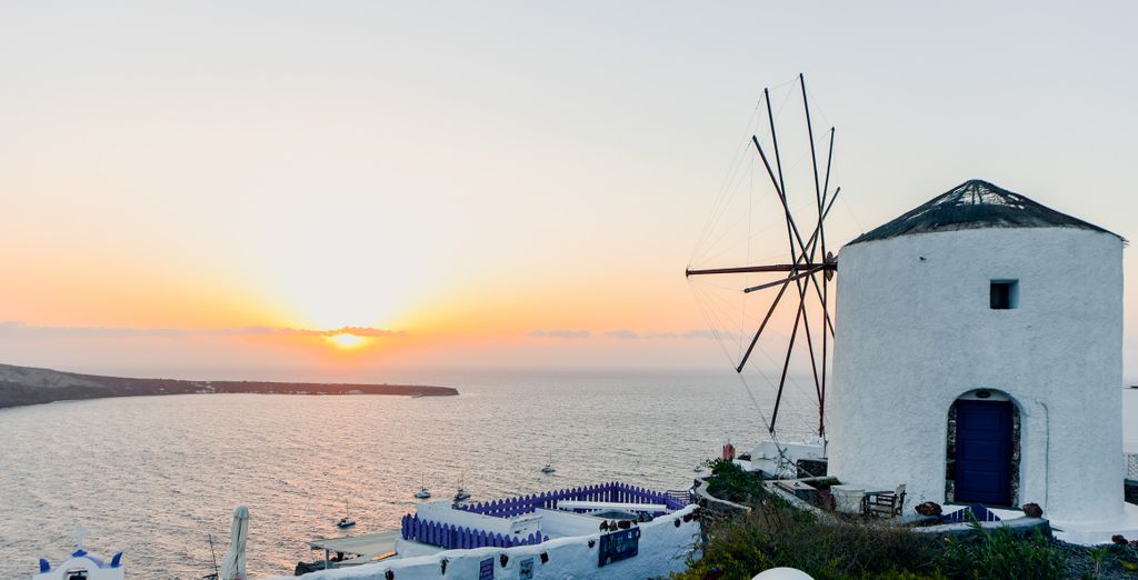 Colombo's Beachfront Santorini 4*