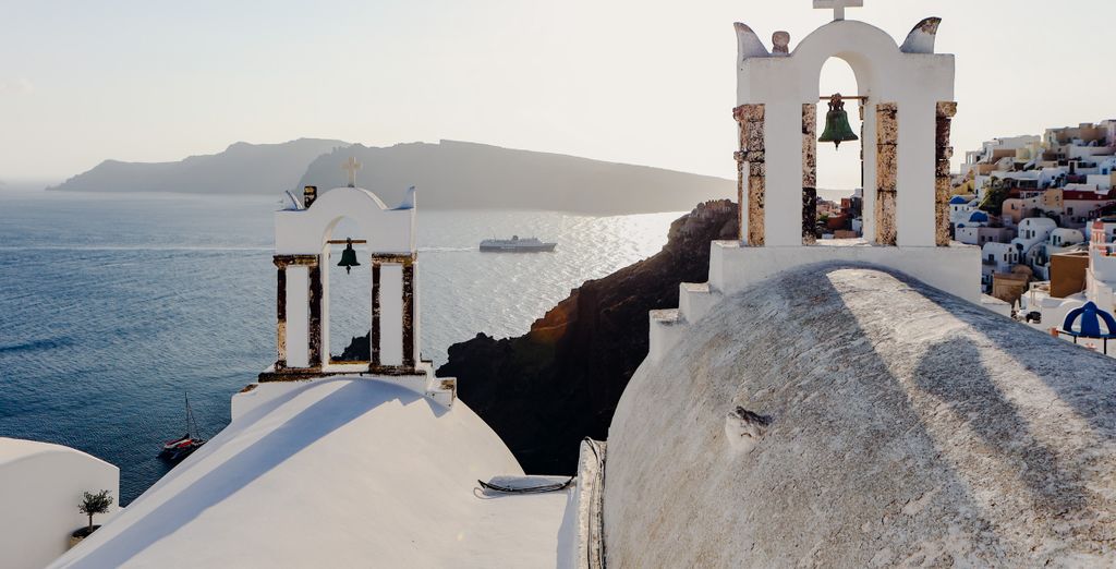 Luna Santorini Suites and Villas