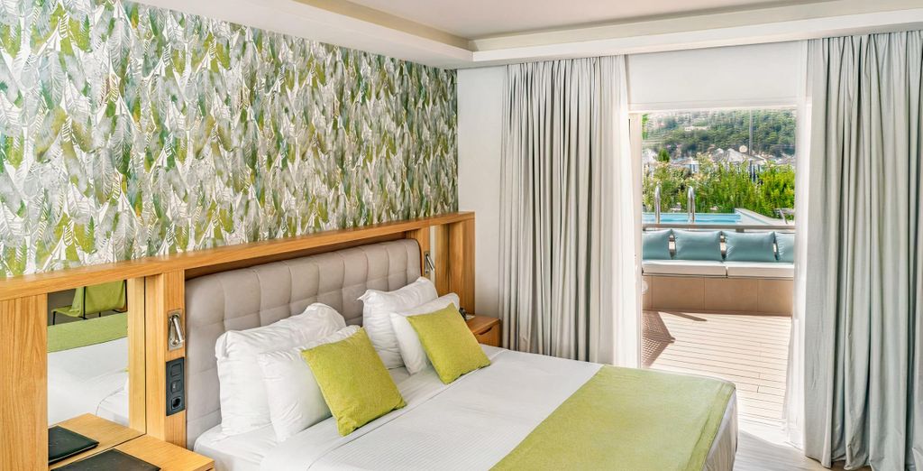 Dolce Attica Riviera 5*