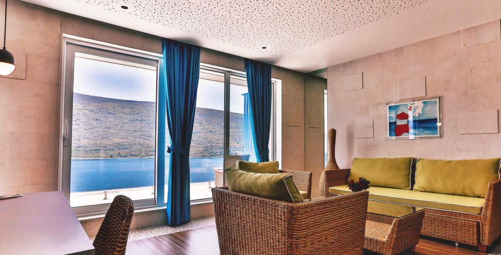 Carine Hotel Kumbor 4*