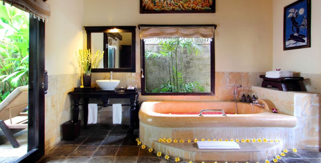 FuramaXclusive Resort & Villas 4*, Ombak Sunset 4* e Cross Bali Breakers 5*