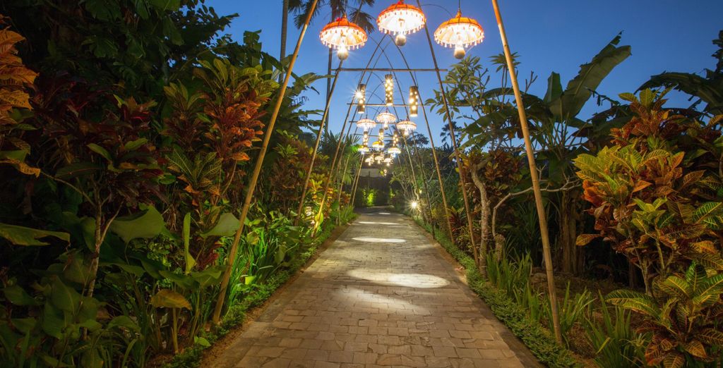 FuramaXclusive Resort & Villas 4*, Ombak Sunset 4* e Cross Bali Breakers 5*