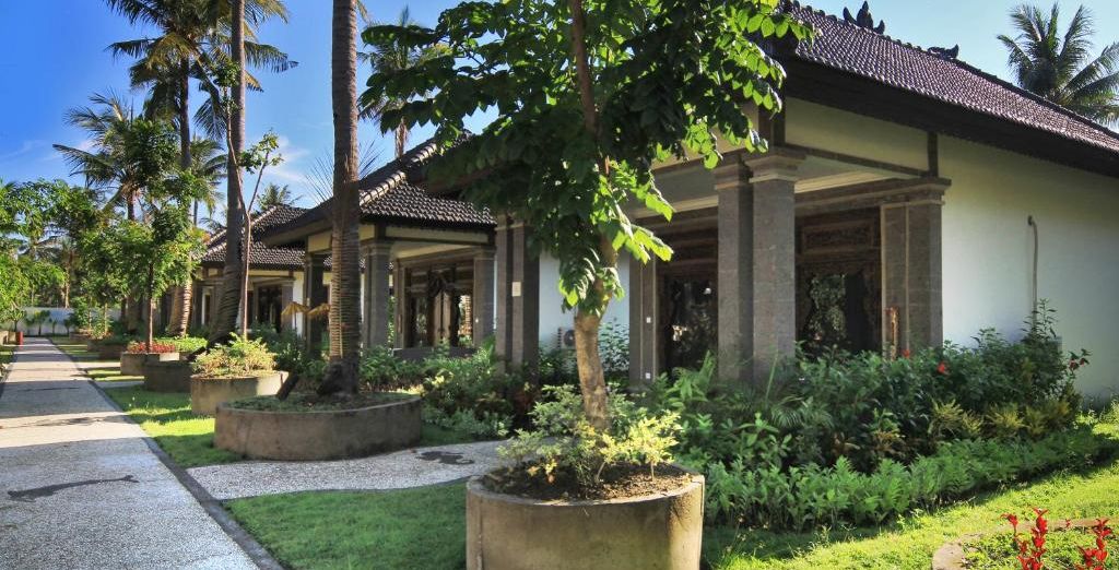 FuramaXclusive Resort & Villas 4*, Ombak Sunset 4* e Cross Bali Breakers 5*